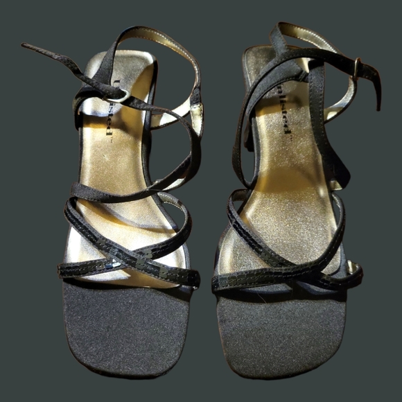 Woman's Unlisted Spaghetti Strap Block Heel Open Toe Sandals Sequins NWOT - Picture 2 of 7